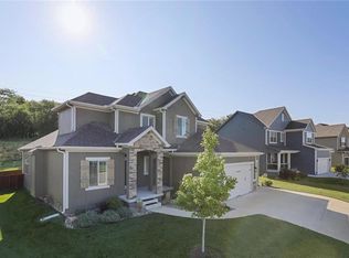 847 Creekmoor Pond Ln, Raymore, MO 64083