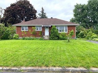 18 Oakwood Ave, Ottawa, ON K2E 6A5