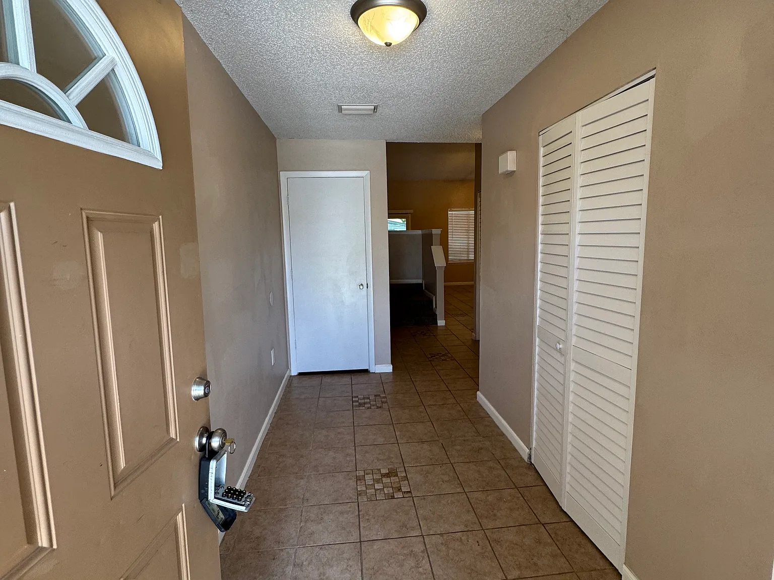 3 bed, 1216 sqft, $1,800 — Photo 2