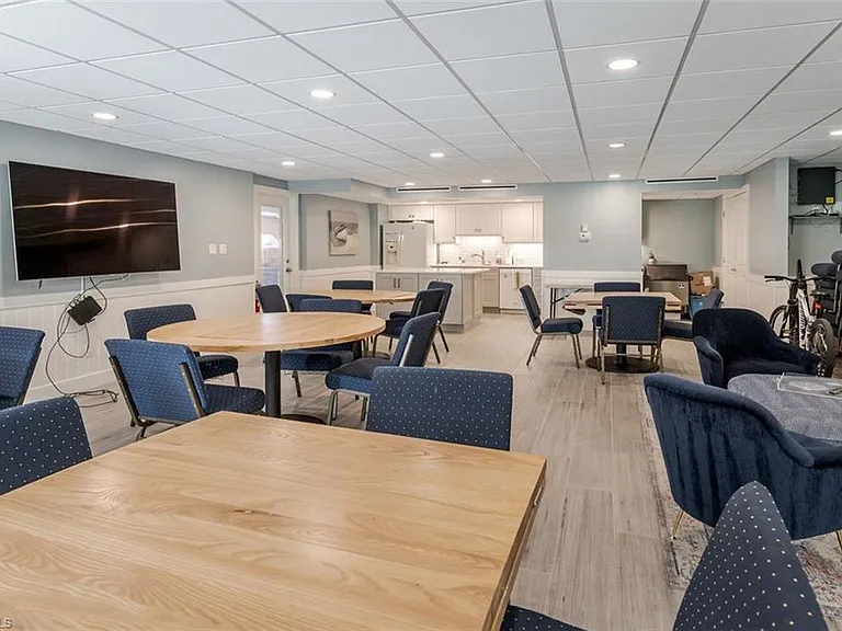 3450 Gulf Shore Blvd N #210 — Photo 31
