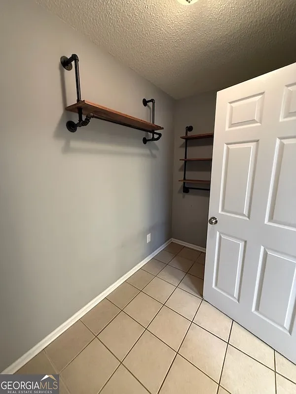 3 bed, 2.0 bath, 1428 sqft, $1,900 — Photo 3