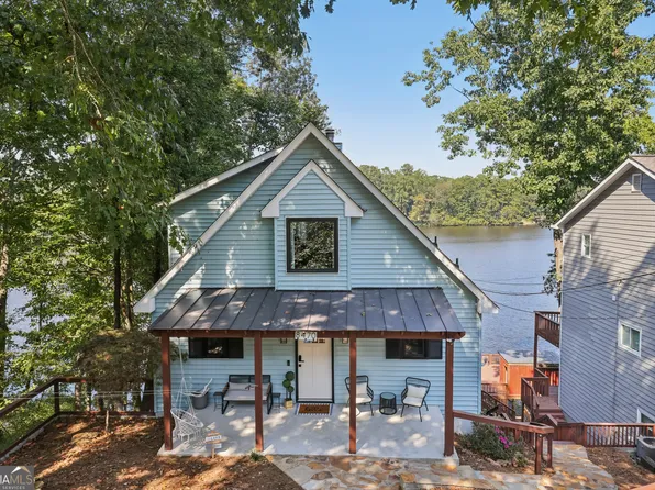8470 Lake Dr, Snellville, GA 30039