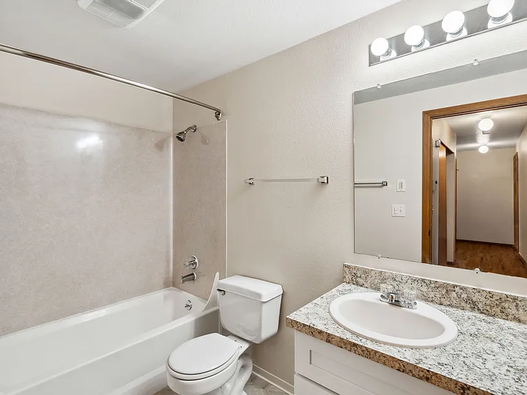 2 Bedroom 2 Bath 902 Sq Ft 2 Bedroom 2 Bath 902 Sq Ft