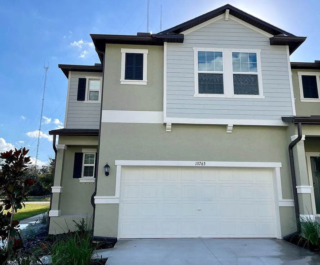 3 bed, 2.5 bath, 1851 sqft, $2,450 — Photo 1