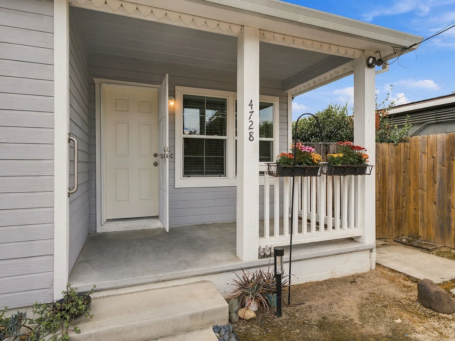 3 bed, 1000 sqft, $2,300 — Photo 3