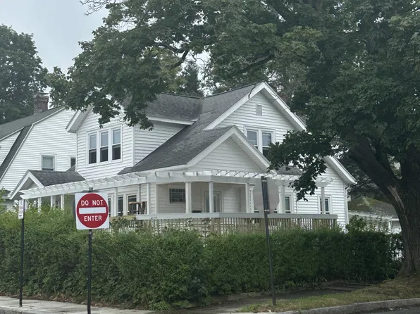 25 Institute Rd, Worcester, MA 01609