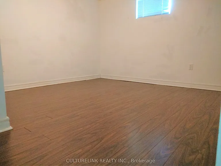 30 Rockport Cres #BASEMENT — Photo 3