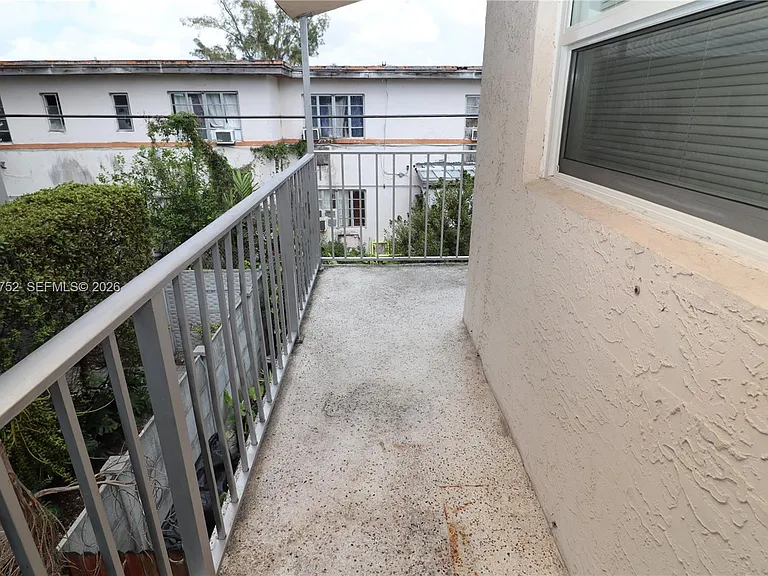 951 SW 7th St #5 — Photo 19