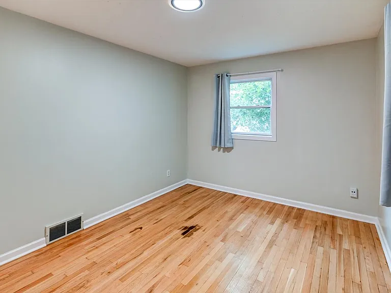 10 Bradford Ln — Photo 40