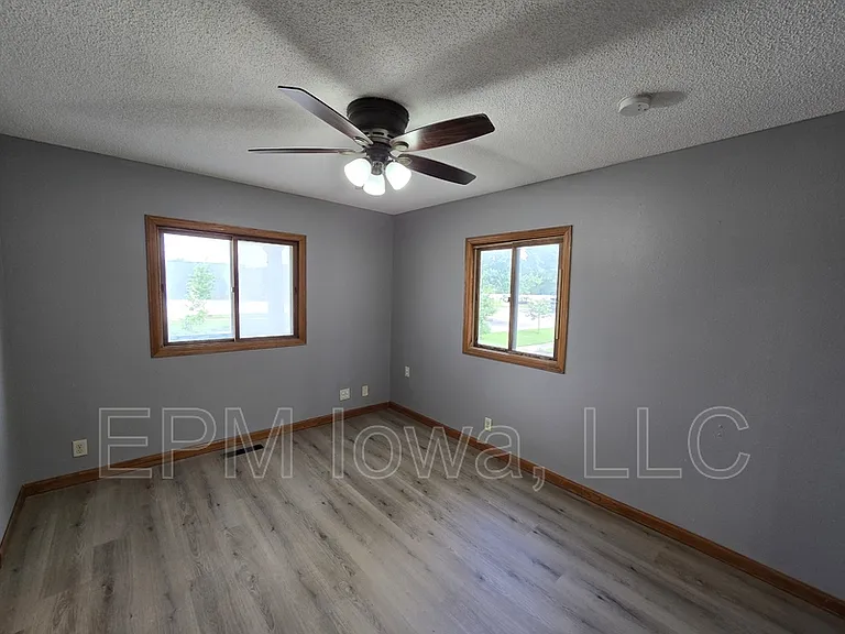 518 E 2nd St — Photo 9