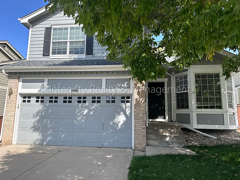 1041 Laurenwood Ln — Photo 2