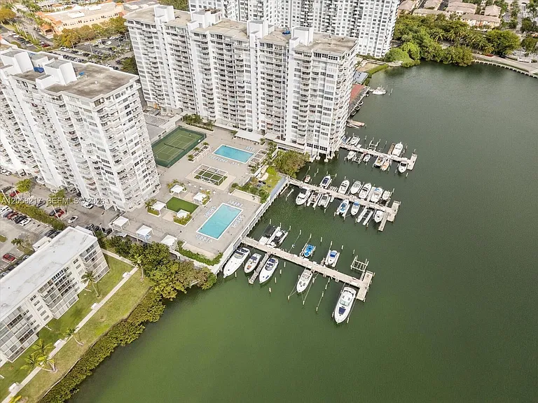 18071 Biscayne Blvd #1401 — Photo 37