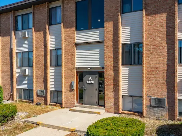 The Wave, 201 S Waverly Rd #1, Lansing, MI 48917