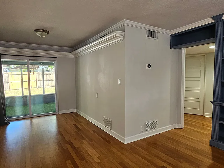 125 E Miller St — Photo 4