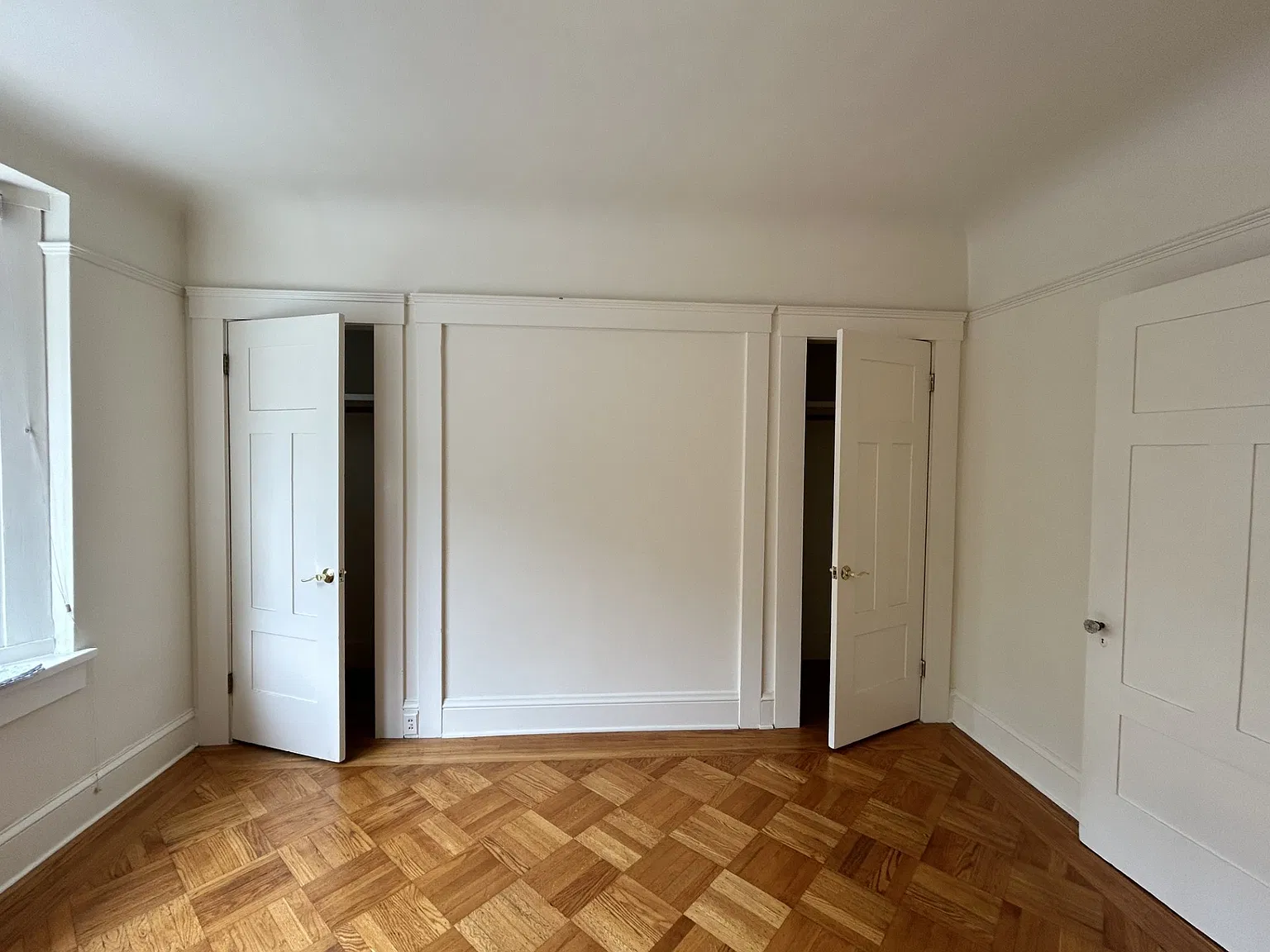 1 bed, 1000 sqft, $5,995 — Photo 3