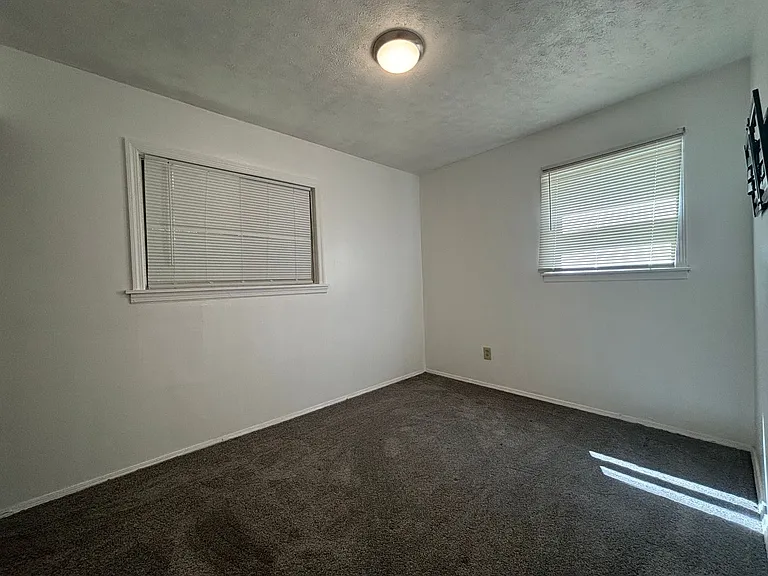 717 Jefferson Rd — Photo 13