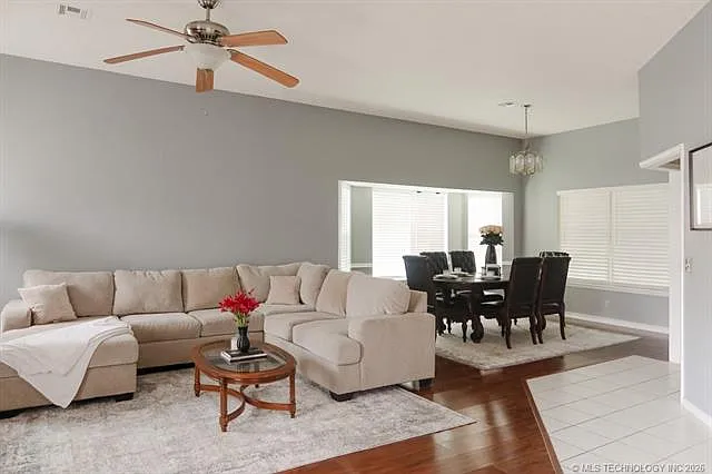 308 S Indianwood Ave — Photo 4