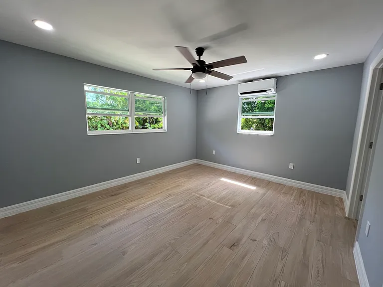 2148 Aldridge Ave — Photo 16