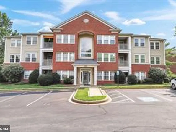 2402 Dominion Dr APT 1B, Frederick, MD 21702