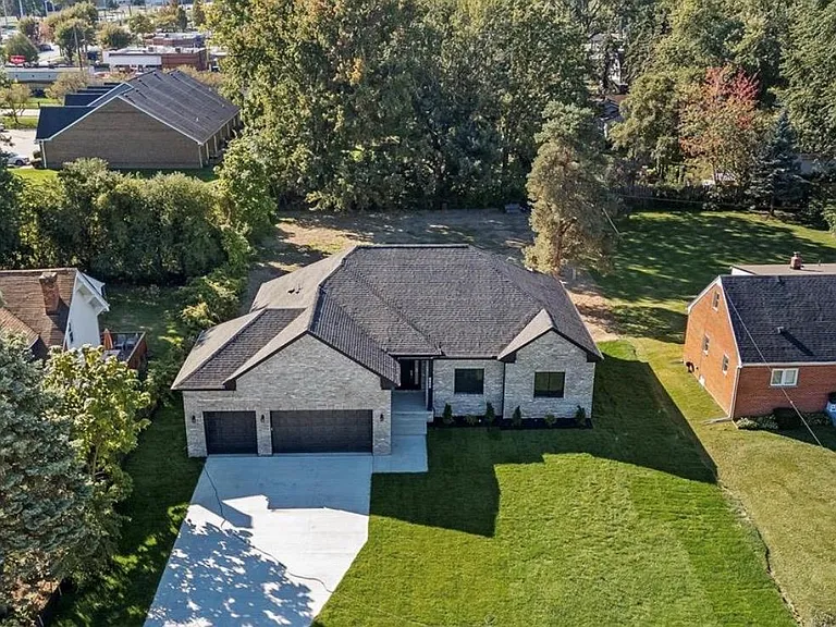 5636 Paris Dr — Photo 35
