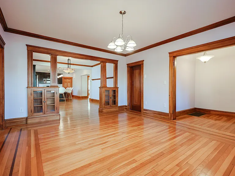 52-54 Clarence St #1 — Photo 8