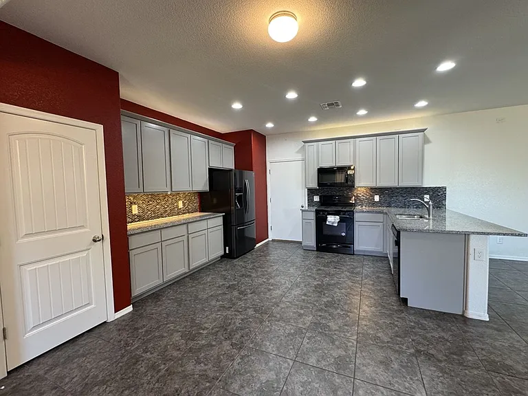 5244 Encanto Dr — Photo 6
