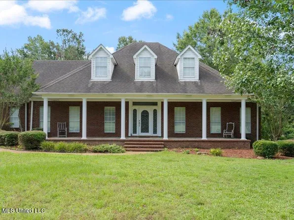 60 Jackson Rd, Senatobia, MS 38668
