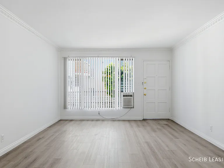 426 S Rexford Dr #4 — Photo 1