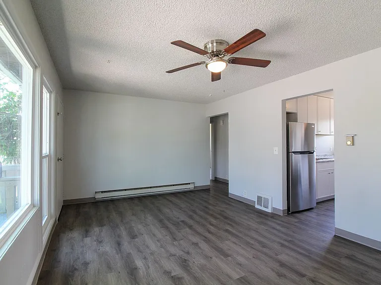 1907 Hood Ave — Photo 6