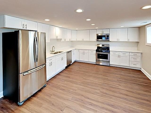 1st image of 2900 W Glenlake Ave #G