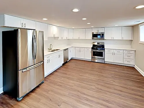 2900 W Glenlake Ave #G Photo 1