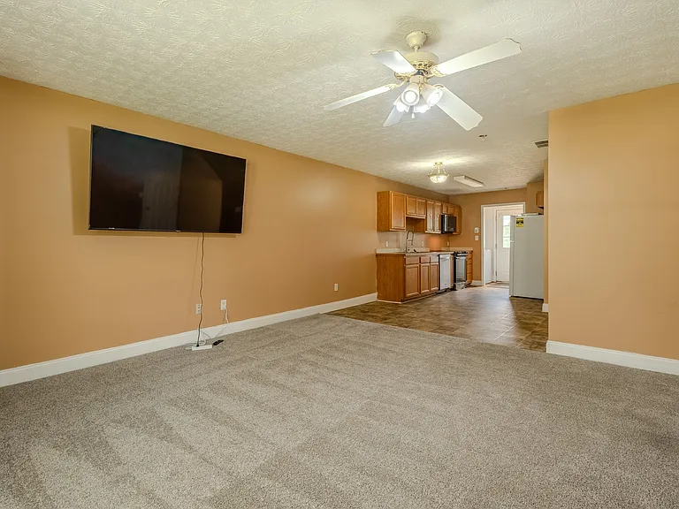 147 Westchester Cir — Photo 3