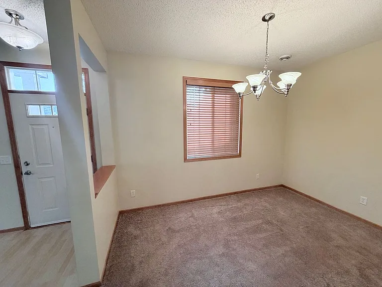 10800 Hawthorn Trl #E — Photo 6