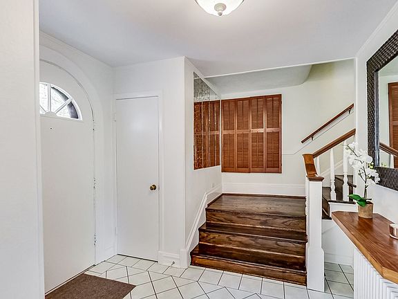 5th image of 471 Woodlawn Ave