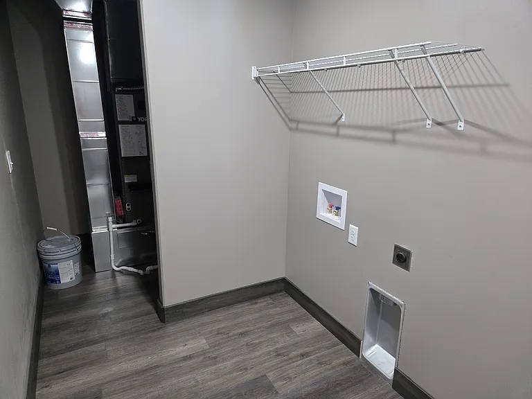 1645 Windridge Ave — Photo 10