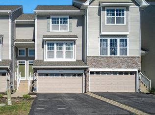 206 Hawthorn Way, New Windsor, NY 12553