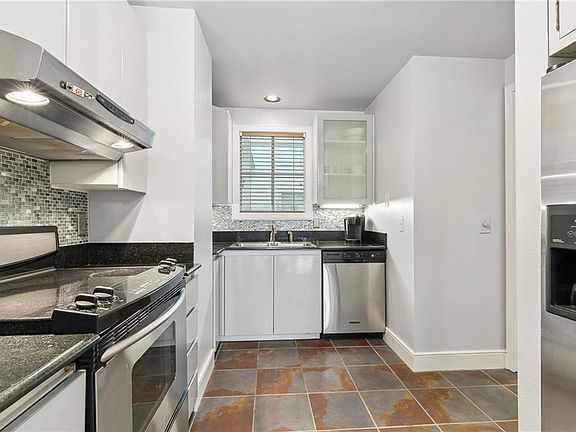 3rd image of 700 S Peters St APT 304