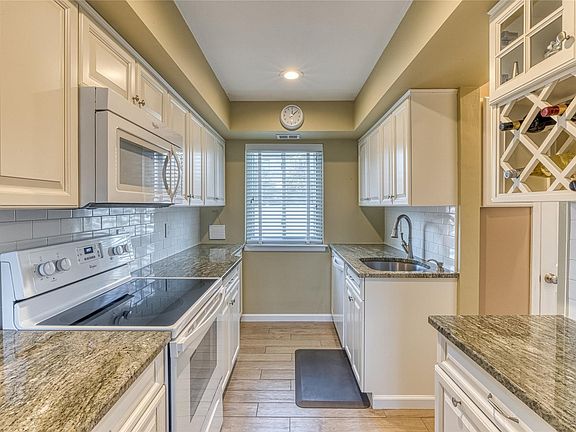 5th image of 102 Alhambra Dr #102