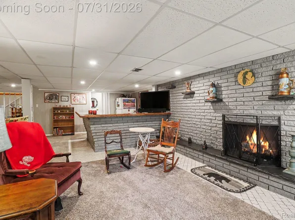 2777 White Lake Rd, Highland, MI 48356