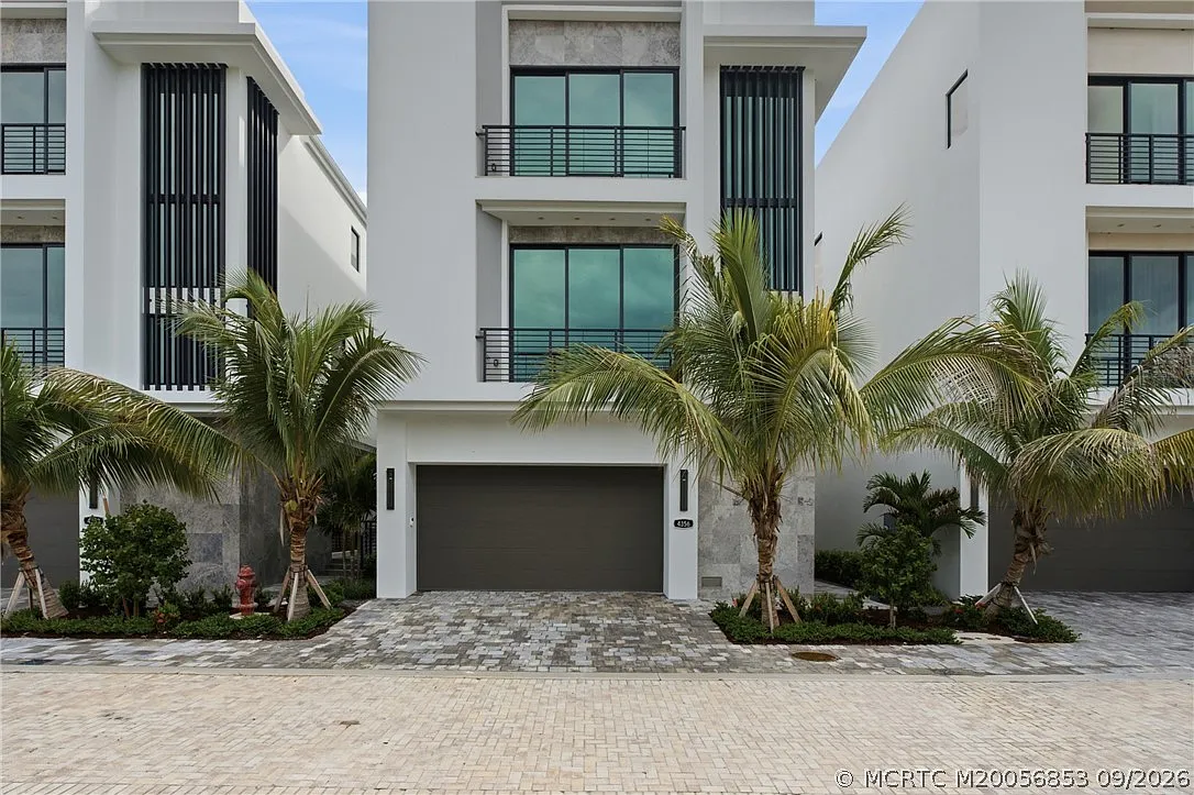 4 bed, 6.0 bath, 3911 sqft, $15,000 — Photo 2
