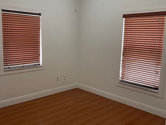 5th image of 425 NW 135th St