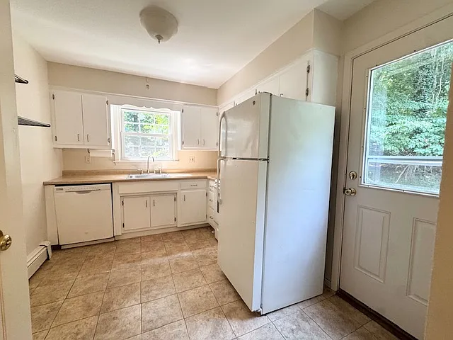 402 Thompson St — Photo 4