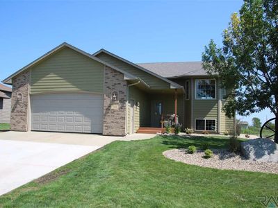 704 S Shebal Ave, Harrisburg, SD, 57032