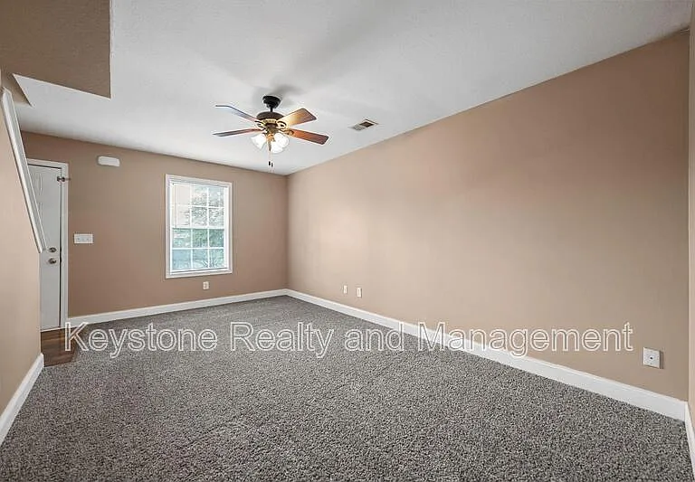 2296 McCormick Ln #J — Photo 4