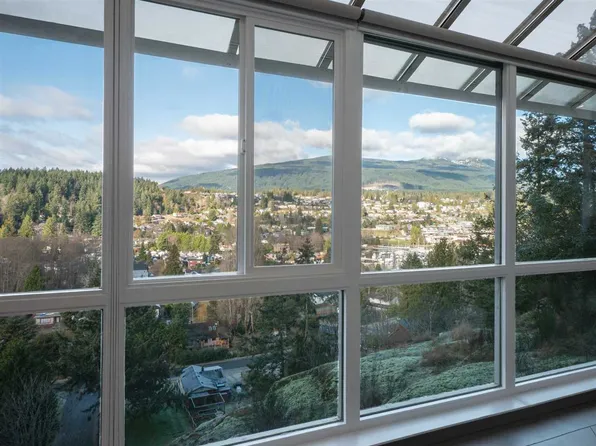 313 Skyline Dr, Gibsons, BC V0N 1V8