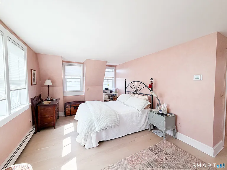 280 1st Ave — Photo 18