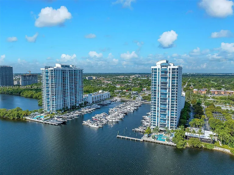 17111 Biscayne Blvd #411 — Photo 39