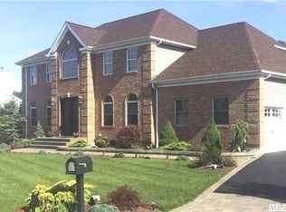 15 Romeo Dr, Smithtown, NY 11787