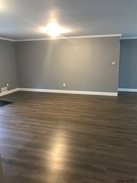 4th image of 841 HUNTERSLAND Road
