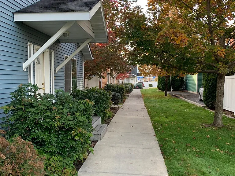 1283 N Forsythia Cir — Photo 2